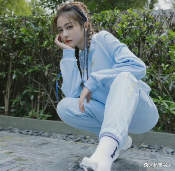 白鹿喻言沈梦瑶上海时装周走秀！三位美女又美又拽跨界走秀