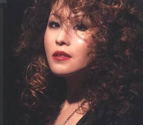 内地第一个因吸毒被封杀明星,20年后凭《歌手》再度王者归来