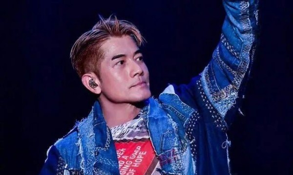 华语乐坛天王天后闪耀舞台：多元才华的碰撞与欣赏