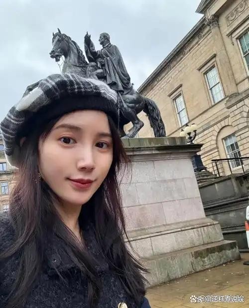 郭宇欣 4 月 8 日公园 live 图太圈粉，素颜比精修还好看，北京方言互动超亲切，接地气的明星日常太加分！