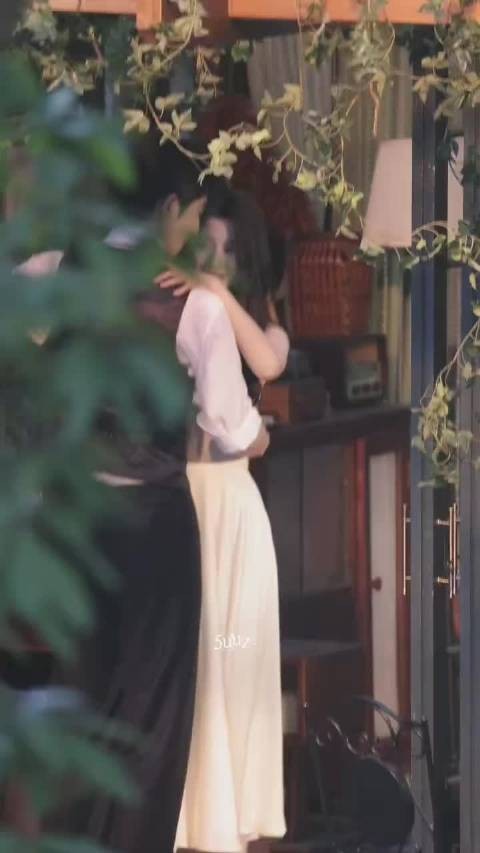 王楚然是张凌赫搭过的颜值最高身材最好的女演员了