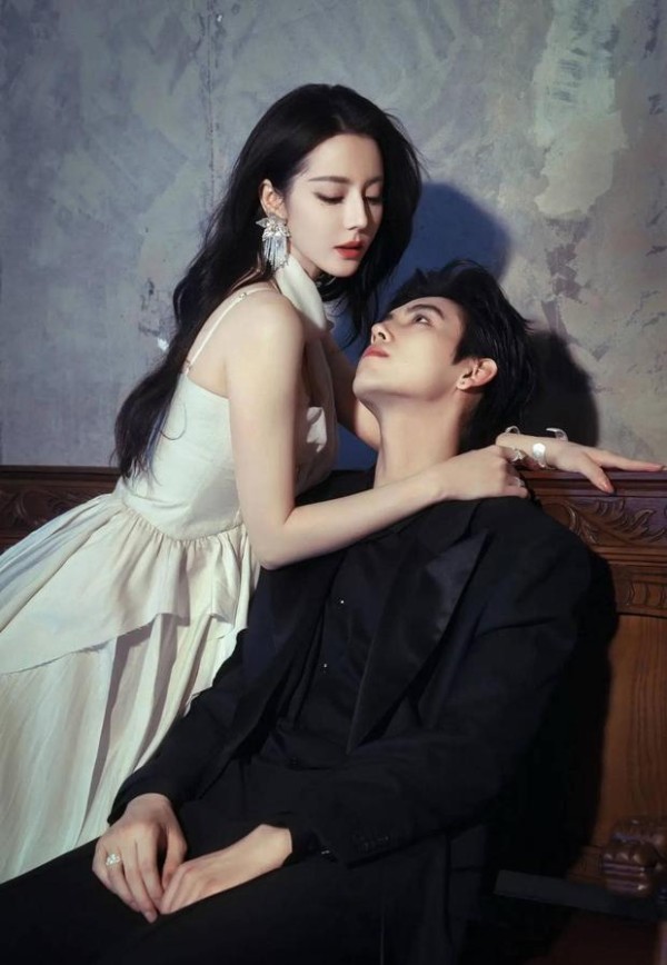 迪丽热巴陈飞宇颜值般配。