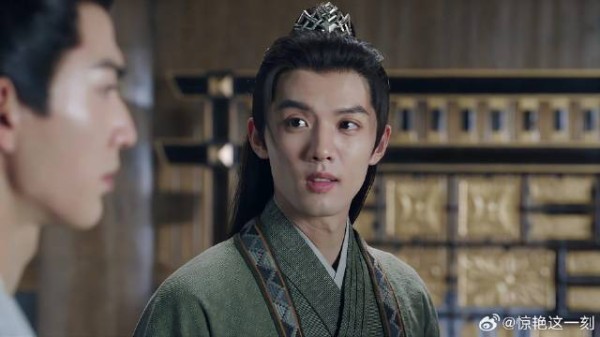 燕临见谢危直接下跪 听到燕临口中的话,谢危瞬间明白