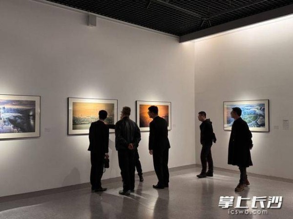 五人油画联展亮相大连 《山海回响》奏响湘辽艺韵