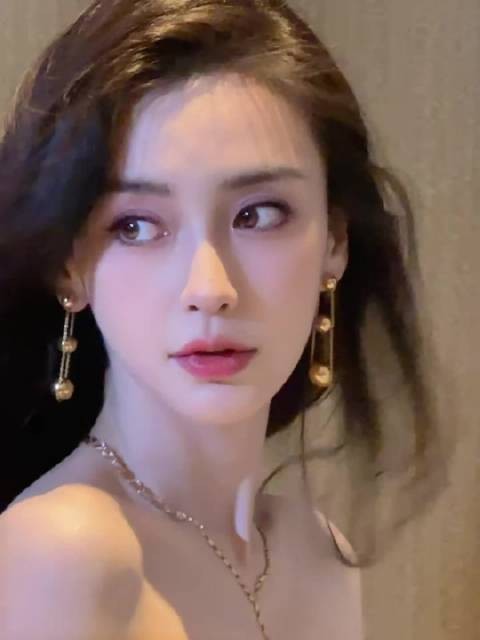 杨颖这么些年了，还一直这么美