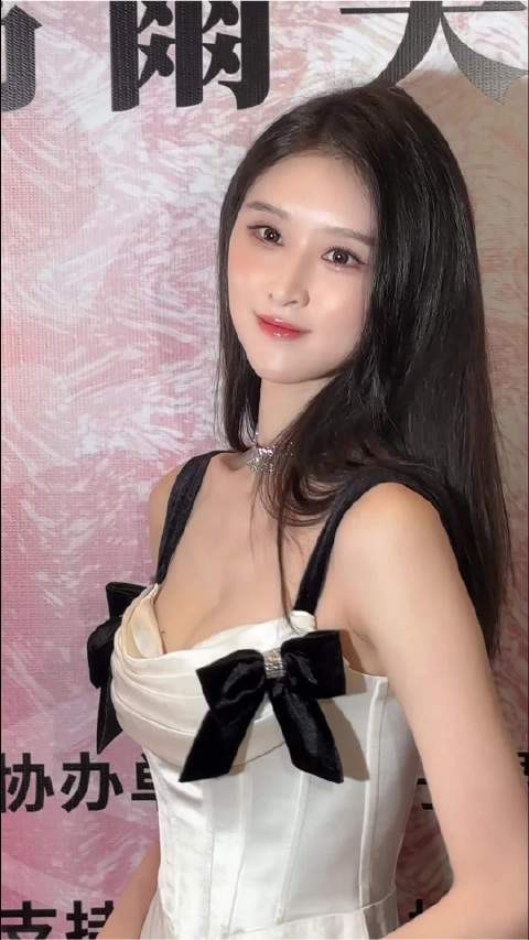 白舒，高光时刻，闪亮登场白舒 天生丽质