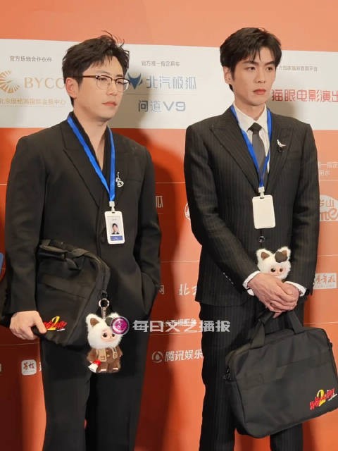 北影节开幕｜《年会不能停2》剧组，大家看白客张若昀班味儿足吗？