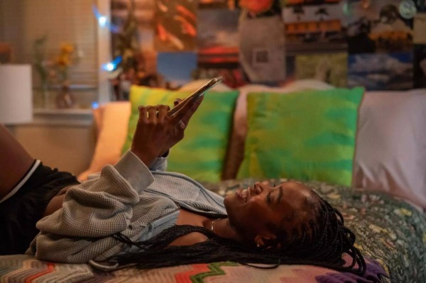 英美流媒体平台正在掀起青少年文学题材改编热