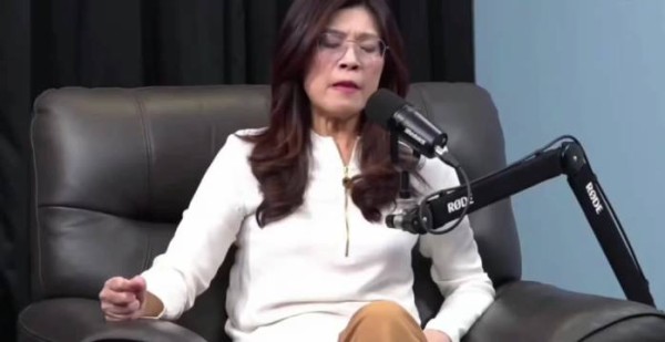 郑丽文讲大陆看到教育、水利、Ai，还带了一套大陆课本回台湾！