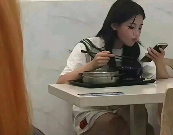 杨超越好牛！原来居然是打工女孩