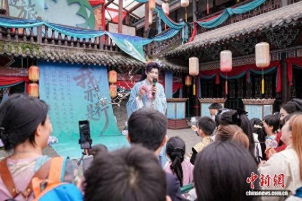 浙江横店NPC：不做“背景板”，争做文化“传递者”