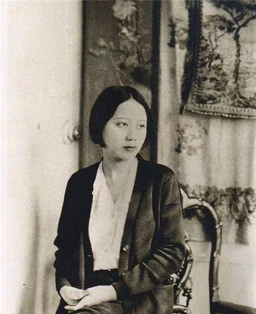 24岁嫁55岁才子，恩爱14年，丈夫离世，她拒绝无数追求者独身49年