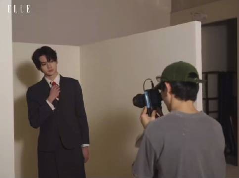 ELLE总监孙哲称赞左航时尚表现棒，米兰时装周EMV内娱第三