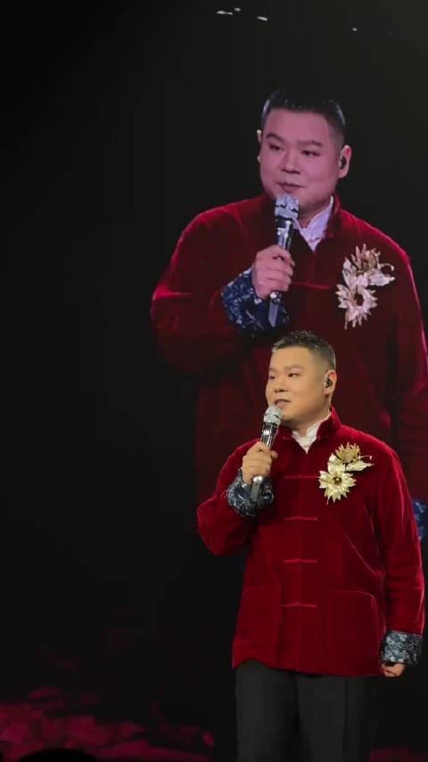 岳云鹏舞台和观众互动随机应变能力超强！