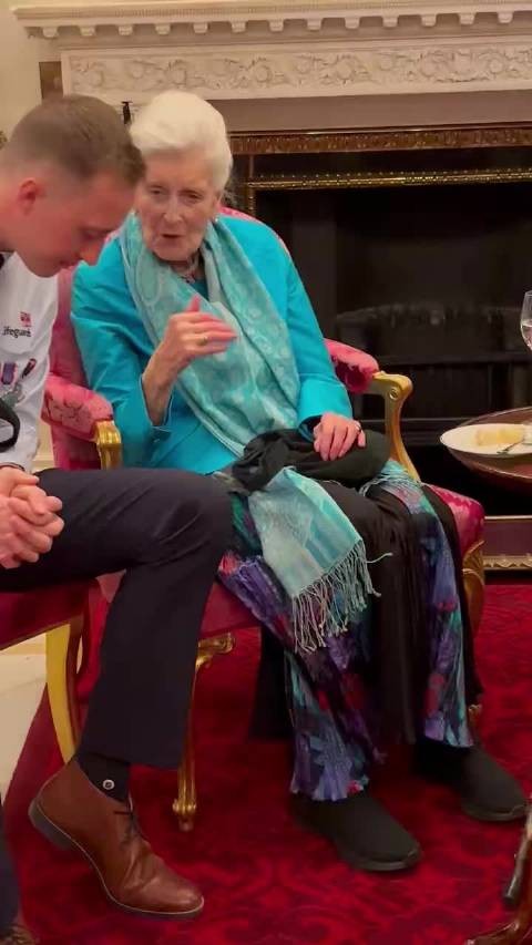 89岁亚历山德拉公主与90岁兄长现身白金汉宫庆女王百岁诞辰