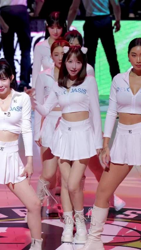 这个拉拉队员真好看