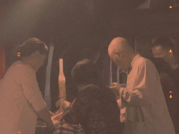 迟重瑞放弃继承陈丽华百亿遗产，签字那一刻，他终于解脱了！