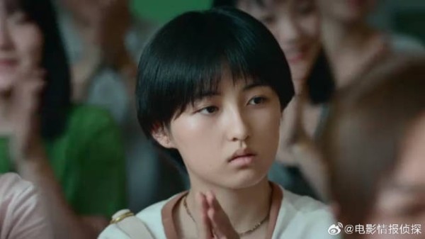 姐姐给弟弟找领养家庭，不料弟弟竟不知情，开心要踢球