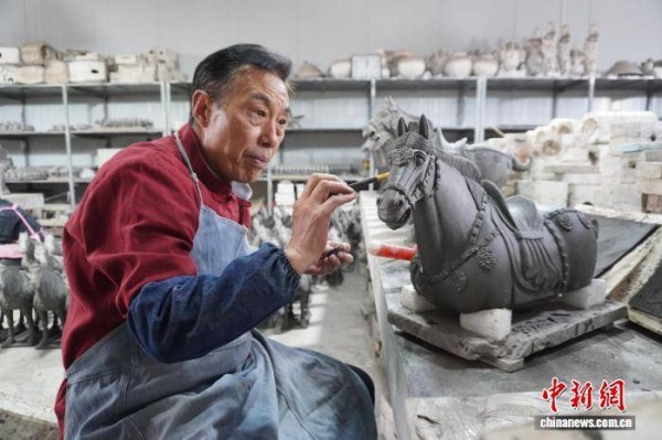 （走进中国乡村）河洛“三彩小镇”千年唐三彩焕新 年产值3.5亿元