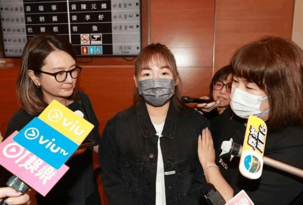 81岁鼎爷赴灵堂送别前妻，暴瘦憔悴一言不发，遭拦截护送儿媳失败