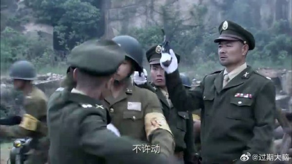 黎明：中校拦下重要关卡，天王老子来了都不行，下秒副官吃瘪了！