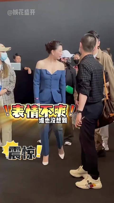 雷佳音黑脸王一博怒视，章子怡站位显不满