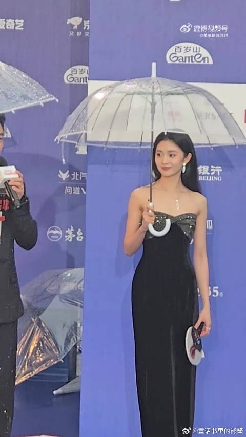 近距离的刘浩存