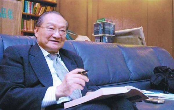 婚姻不幸、长子自绝、次子纨绔、女儿残疾，晚年金庸悲苦几人知？