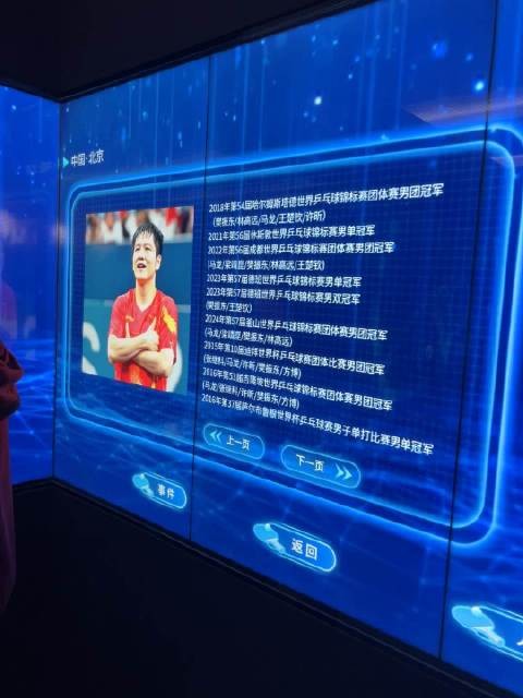 你们等了他多久？你们会持之以恒等待他的到来重新印刻或者再度捧起你们吗？