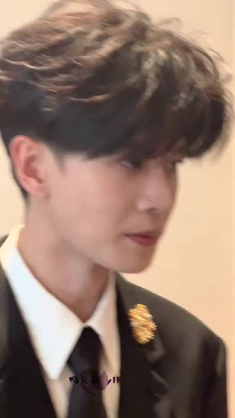 生活舞台即兴演绎，拥抱未知瞬间