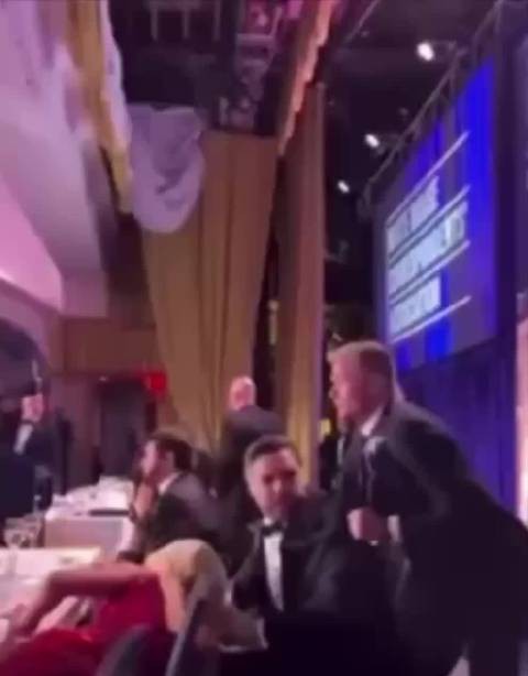 特勤局先救的万斯，然后才是特朗普