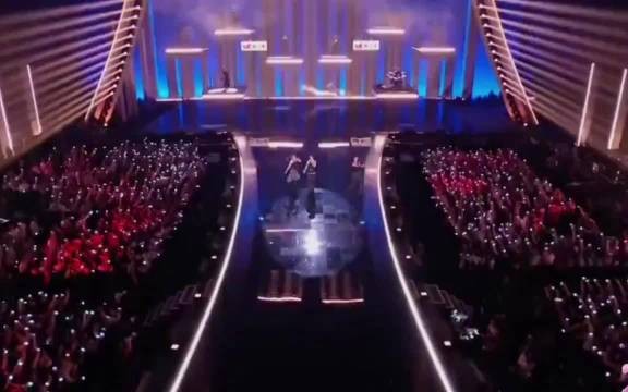 一旦接受了这个设定，就回不去了