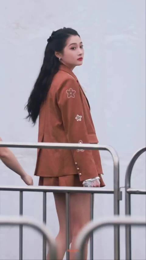 关晓彤｜ 看我们彤彤的靓丽出场