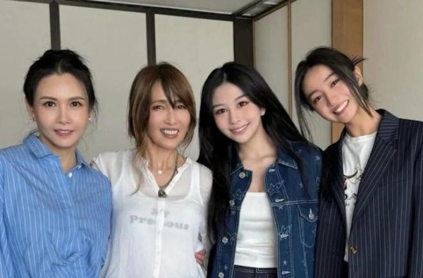 港日颜值天花板世纪合体！邱淑贞工藤静香罕见同框