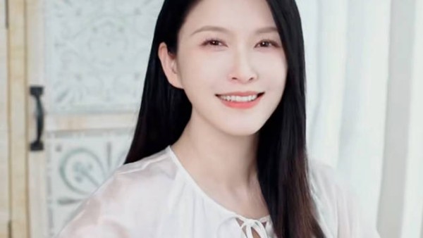 徐洁儿二公舞台12秒高音惊艳，粉红造型切换自如