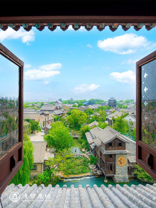 第二届中国书店人之夜活动在清照泉城圆满落幕，城墙上开设书集