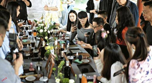 马帮巡游、非遗手作体验、落日合唱…多元活动轮番登场 太原钟楼街春日活力全开