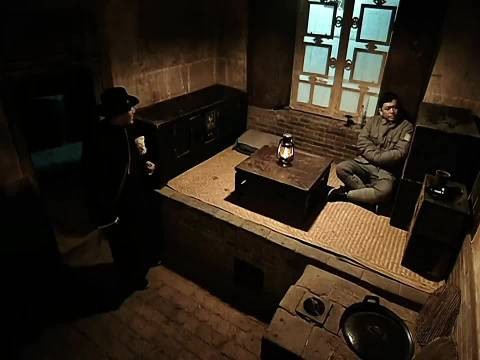 像不像俩口子，男的满嘴瞎话，女的知道他没惹什么货，就是纯嘟囔