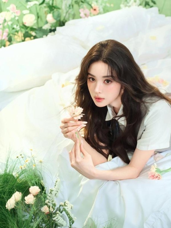 娜扎笑容好甜。