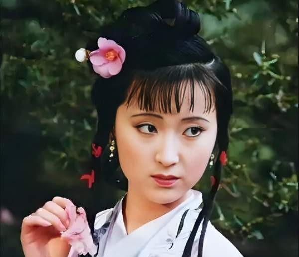 红楼梦中黛玉为啥要姓“林”？宝黛姻缘藏着一个大BUG：骨血倒流