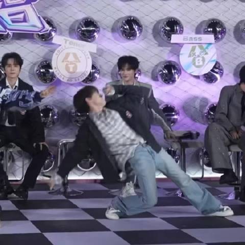 钟辰乐获赞唱跳俱佳超越节目组模版