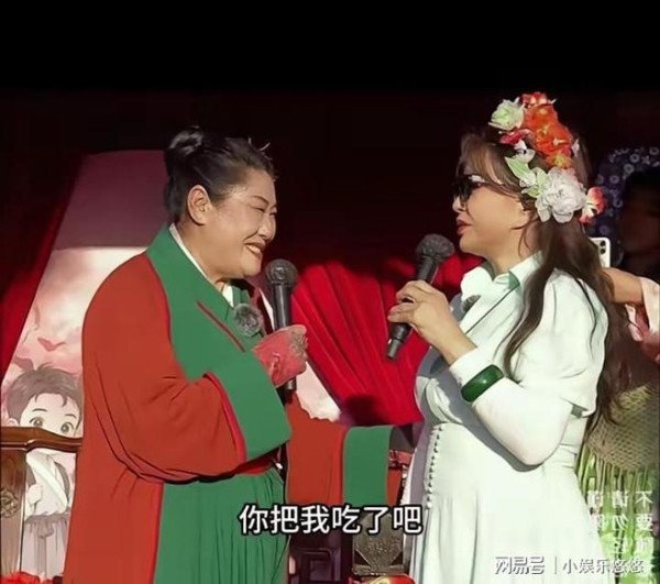 刘晓庆空降开封万岁山同台王婆，全程端着不互动，场面尴尬到抠脚