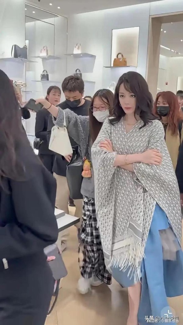 才33岁怎么老成这样？迪丽热巴迪奥现场生图，落差让人感慨