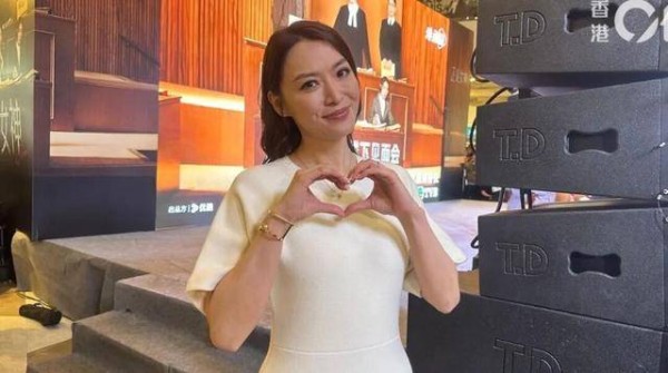 TVB花旦演强势母亲角色入心，观众又爱又恨，剧中儿子经常入狱
