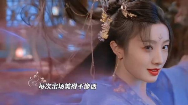 左盈盈拿的是女主妆造剧本吧，每次出场美得不像话，和男主拉扯感十足！