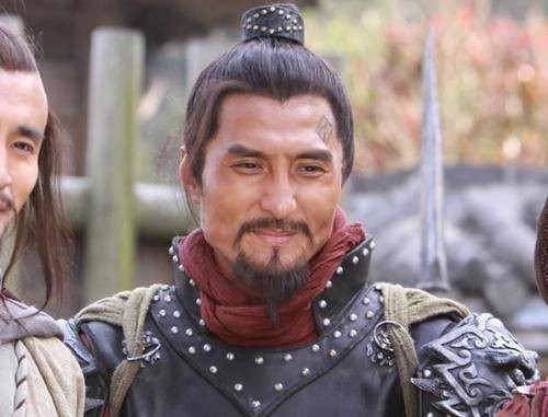 《水浒传》林冲的武力怎么样，能不能排进水浒人物的前三名呢？