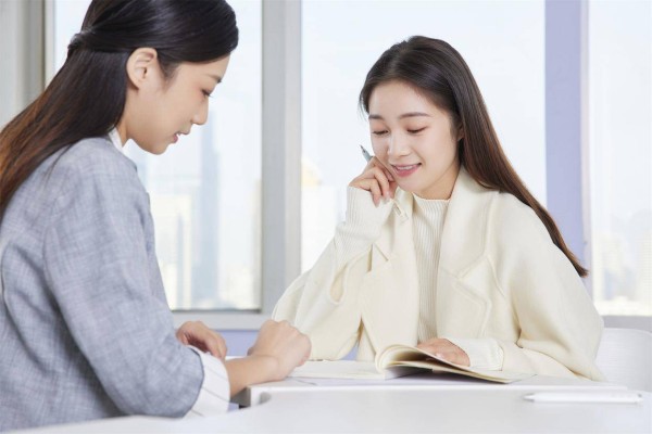 拥有超过三段亲密关系的女人，这一处差异很明显