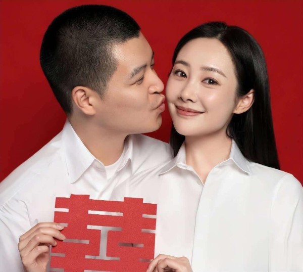 全网炸锅！李纯马頔结婚证居然是手写的，边角牙印细节太接地气，网友彻底磕疯了
