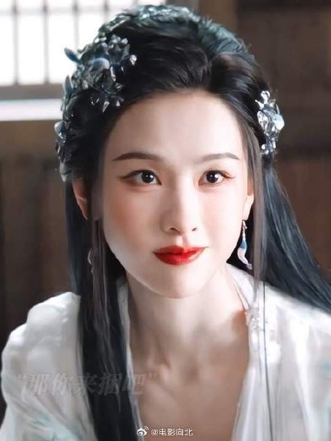 终于知道她为什么叫雾妄言了 这小嘴巴跟淬了毒一样