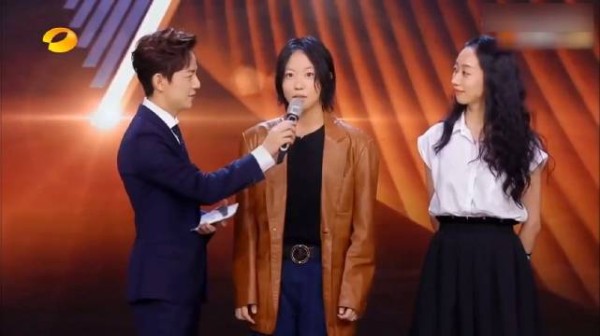 王菲母女三人同台献唱惊艳全场，女儿天籁嗓音获赞得真传